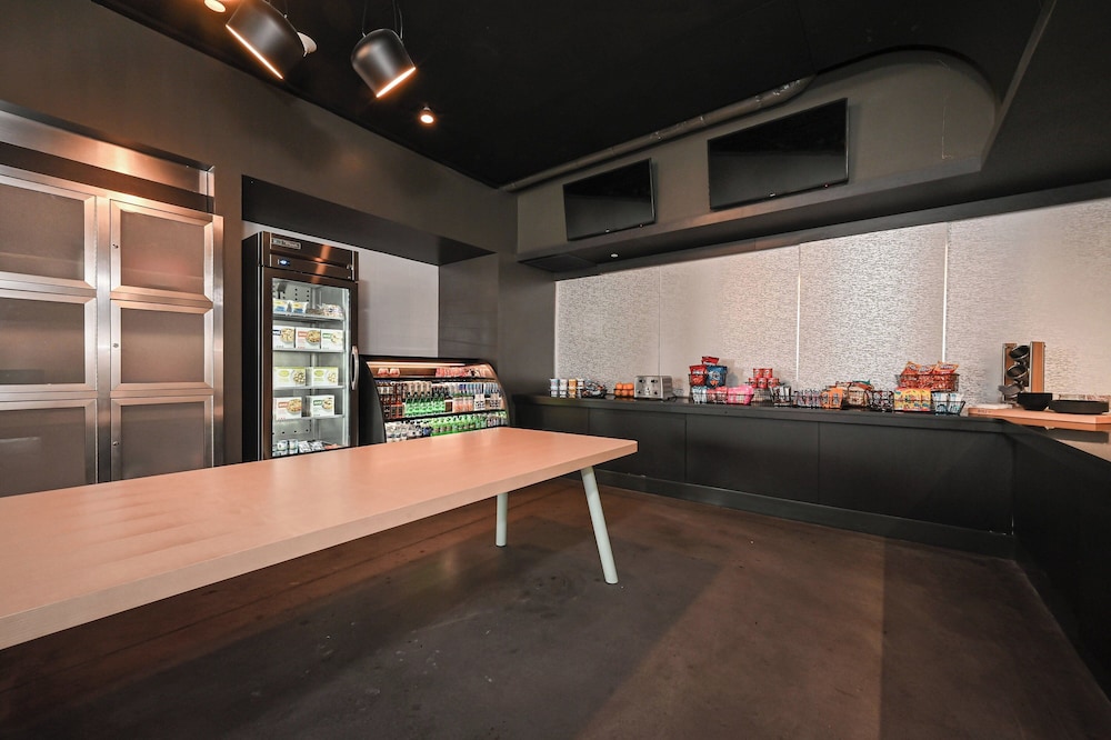 Aloft Charlotte City Center - photo 27