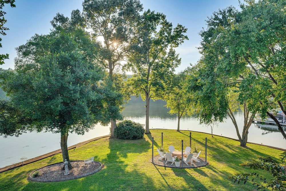 Breathtaking Views And Deck Badin Lake House 22273719 — New London
