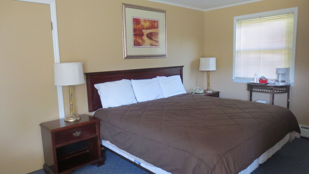 The Villager Motel - photo 21