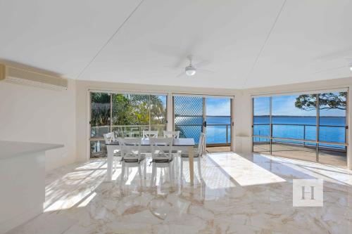 Sunset Lakehouse - carbon neutral hotel in Toukley