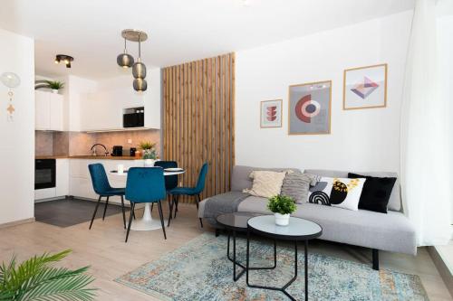 Chic206 Retreat: Modern 1BR Gem with Balcony by NW — 4-Star Luxury Hotel in Budapest, Hungary