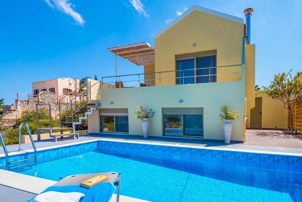 Litsarda Villas in Apokoronos — 4-Star Luxury Hotel in Georgioupolis, Greece