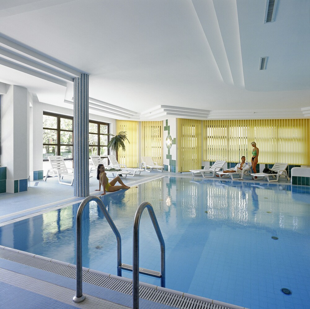 Appartementhaus Bergland — 4-Star Luxury Hotel in Obsteig, Austria