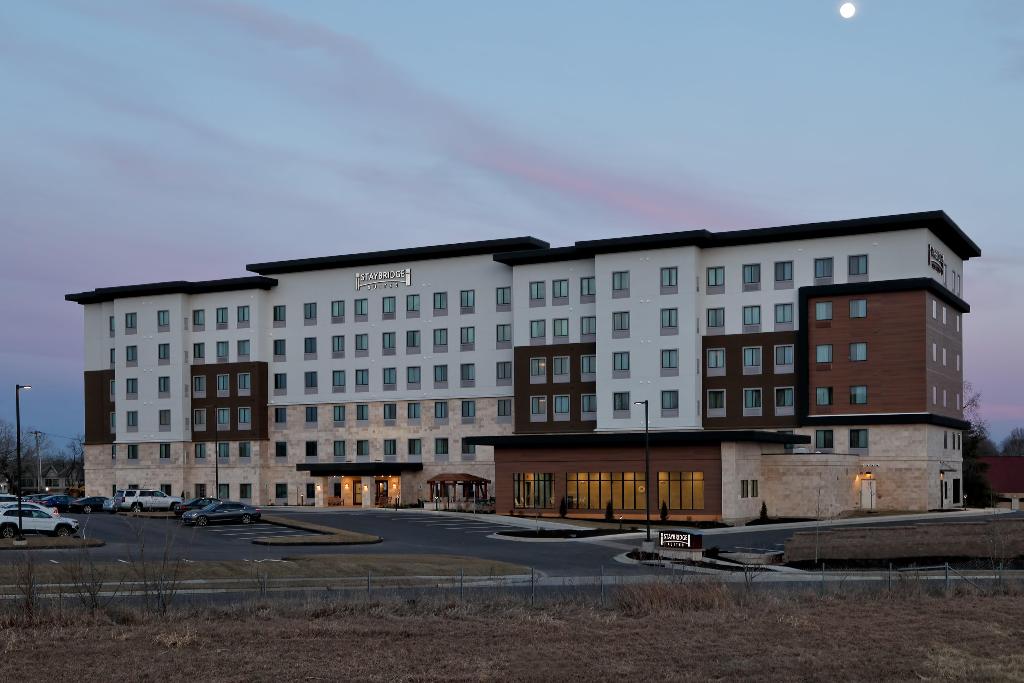 Clarion Hotel Overland Park - photo 39