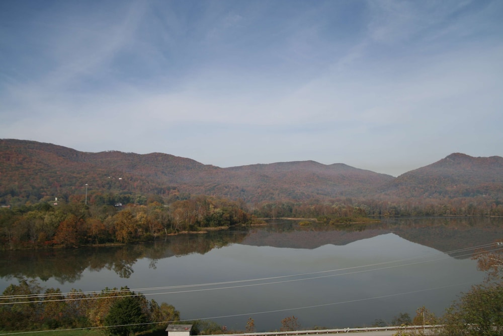 Hampton Inn Caryville I 75 Cove Lake State Park - photo 85