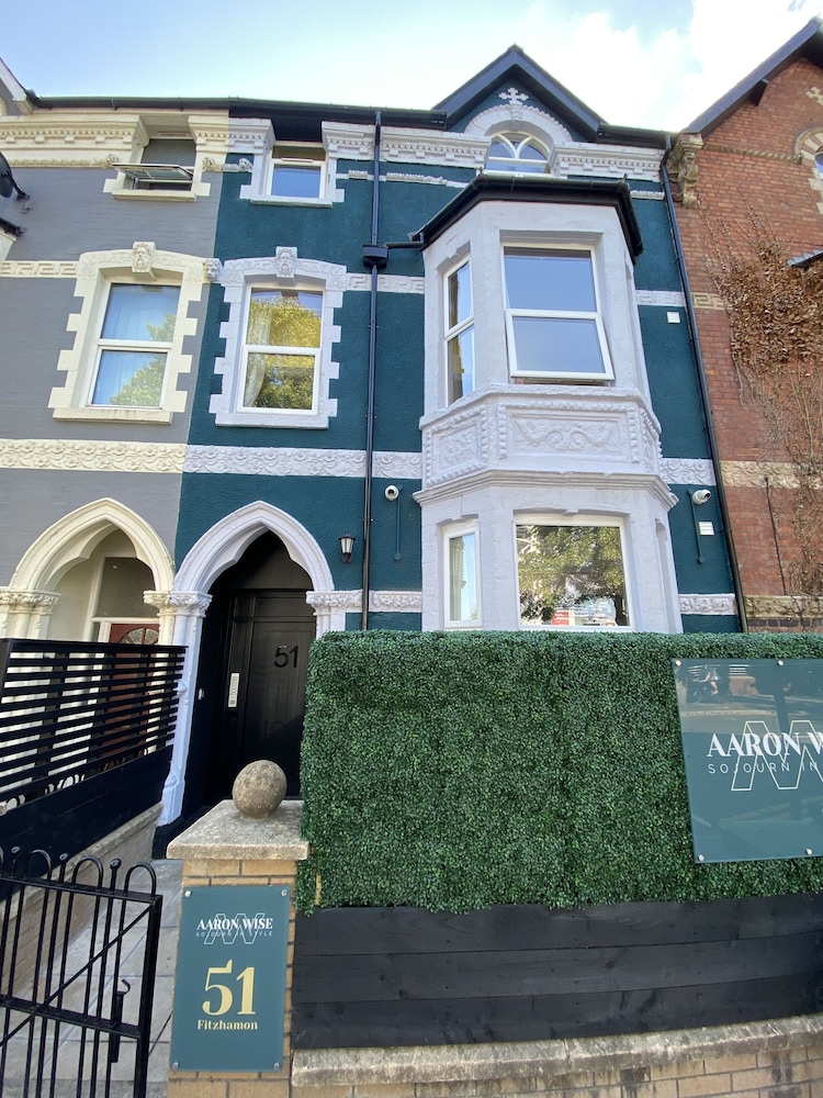 Aaron Wise 51 Fitzhamon Apartments — 4-Star Luxury Hotel in Cardiff, United Kingdom