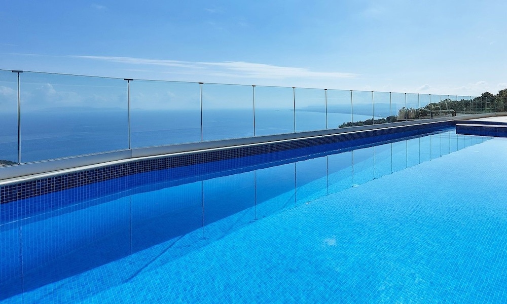 Villa Omikron — 4-Star Luxury Hotel in Irakleion, Greece