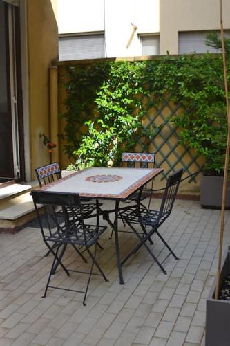 Appartamento All'isola Con Terrazzo — 4-Star Luxury Hotel in Milan, Italy