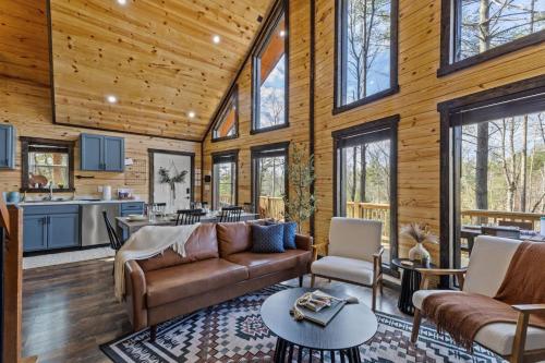 Private Cabin w King Bed and Private Hot Tub — 4-Star Luxury Hotel in Rogers, United States