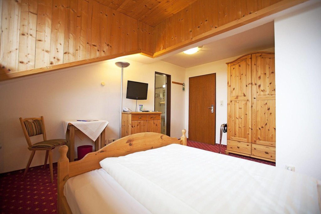 Alpenhotel Ohlstadt — hotel in Ohlstadt