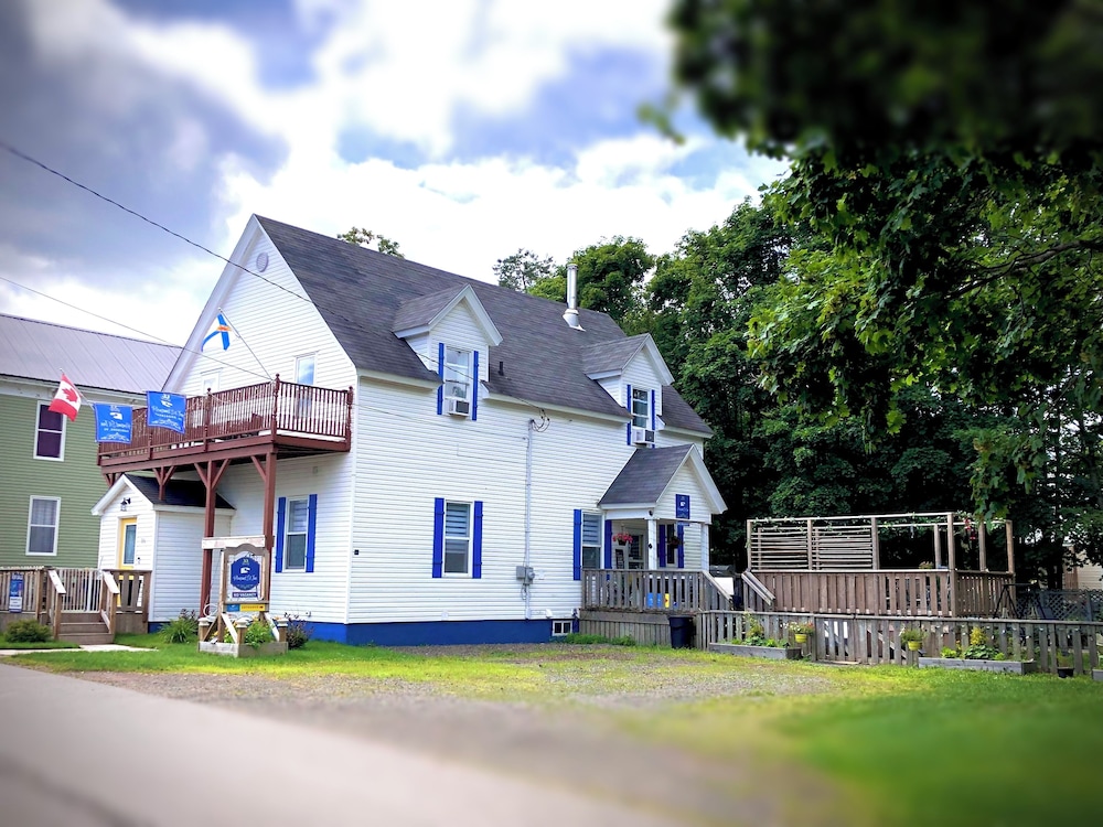 Pleasant Street Inn — hotel in Parrsboro