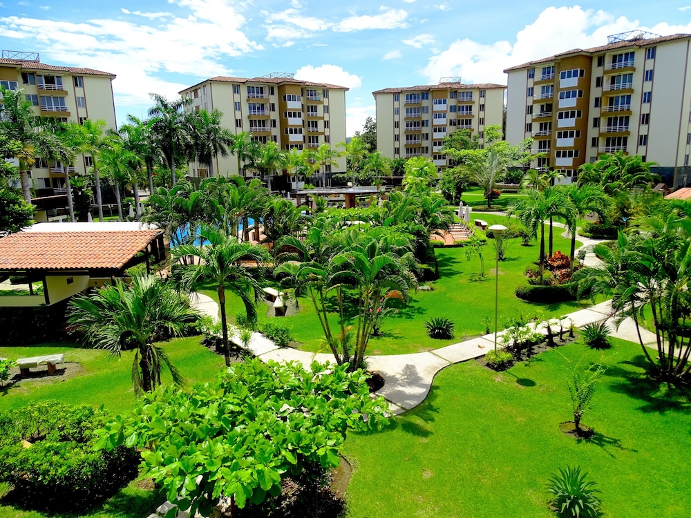 3Room Penthouse Beach Condo — 4-Star Luxury Hotel in Jaco, Costa Rica