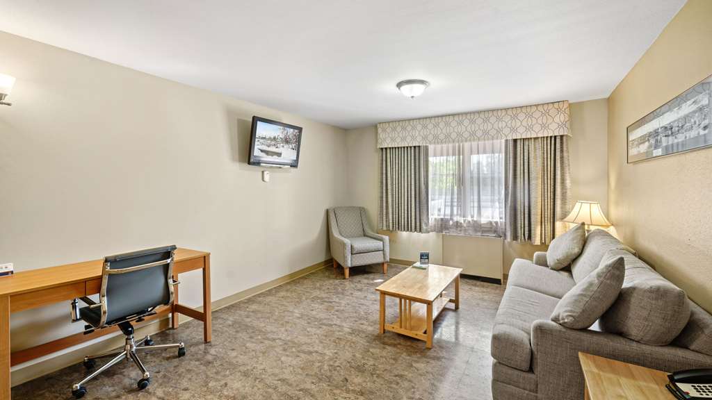 Clarion Hotel & Suites Fairbanks near Ft. Wainwright - photo 28