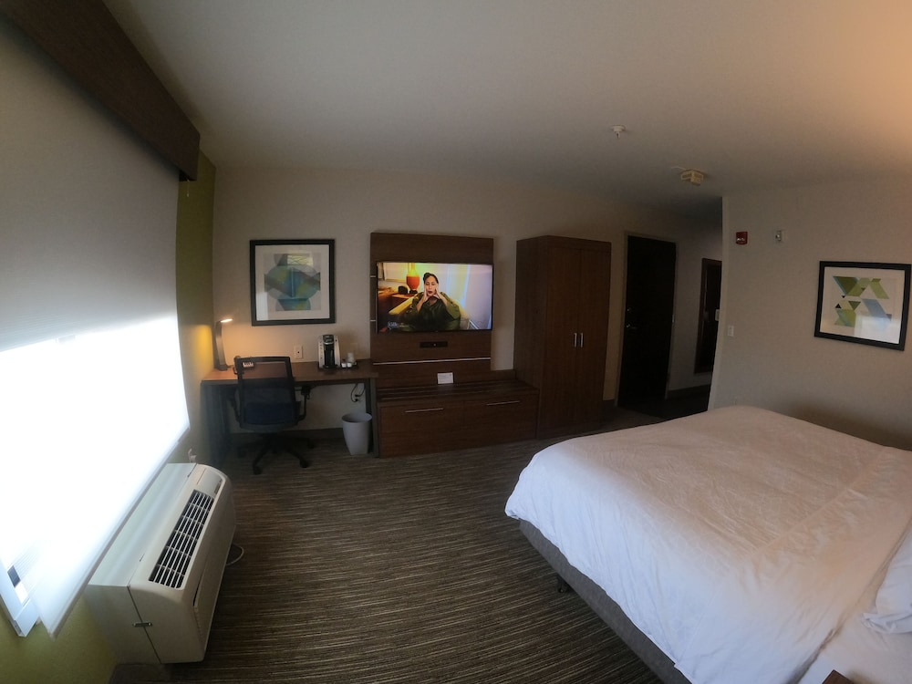 Holiday Inn Express & Suites Albuquerque Historic Old Town by IHG - photo 13