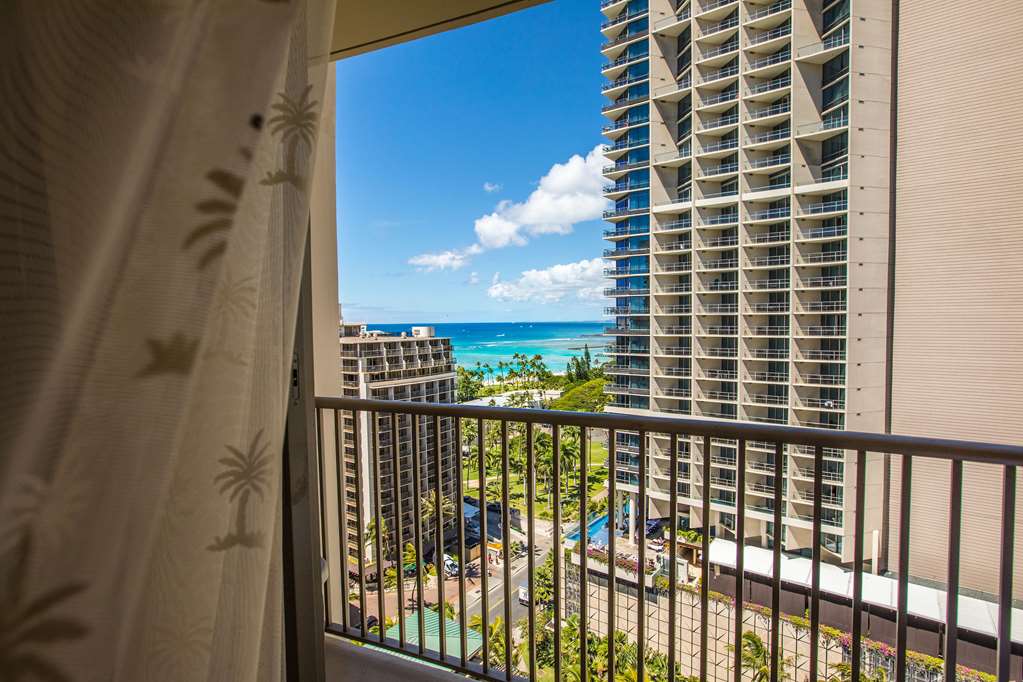 Embassy Suites by Hilton Waikiki Beach Walk - photo 32