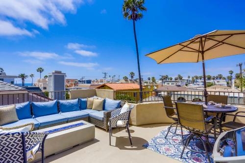 Stunning Ocean View Home w Rooftop Terrace Firepit Fast Wifi AC & Parking — 4-Star Luxury Hotel in San Diego, United States