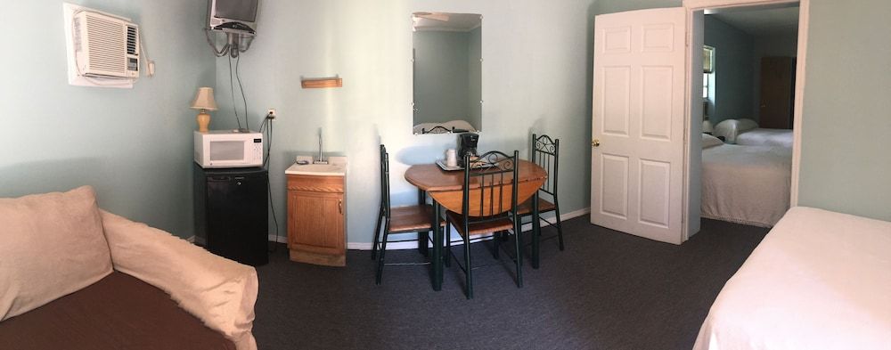 Cindys Motel - photo 8