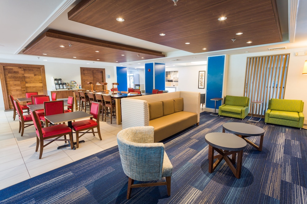 Holiday Inn Express Hotel & Suites Wilmington University Ctr by IHG - photo 3