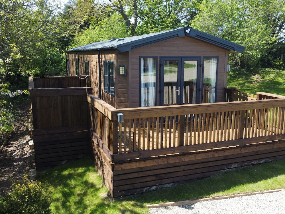 Buttercup Lodge — 4-Star Luxury Hotel in Saltburn-By-The-Sea, United Kingdom