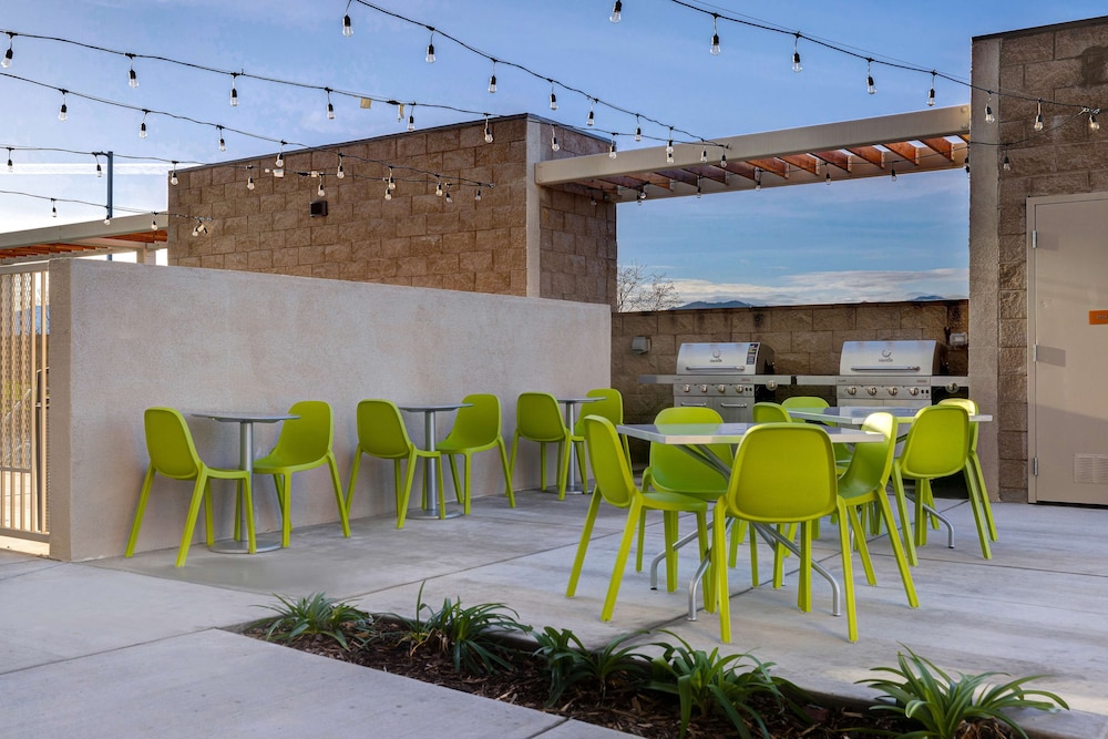 Home2 Suites by Hilton Redding - photo 46