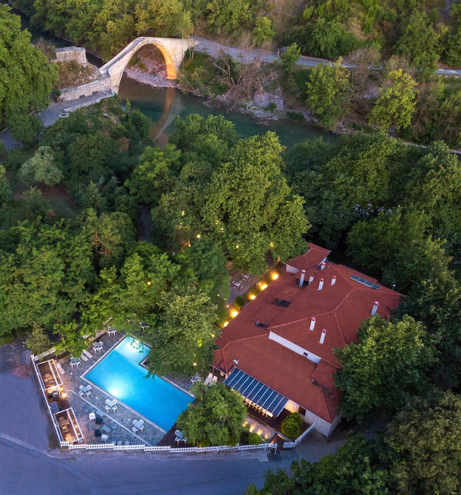 Gefyri Hotel - carbon neutral hotel in Konitsa