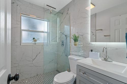 Upscale Unique Studio Private Yard And Entrance — 4-Star Luxury Hotel in St. Petersburg, United States
