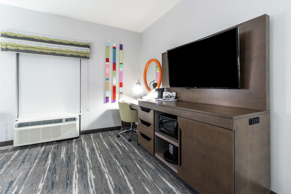 Hampton Inn Locust Grove - photo 7