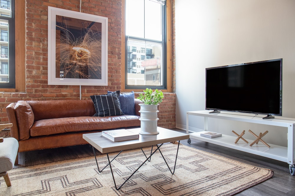 Bright South Loop Suites by Sonder - photo 22