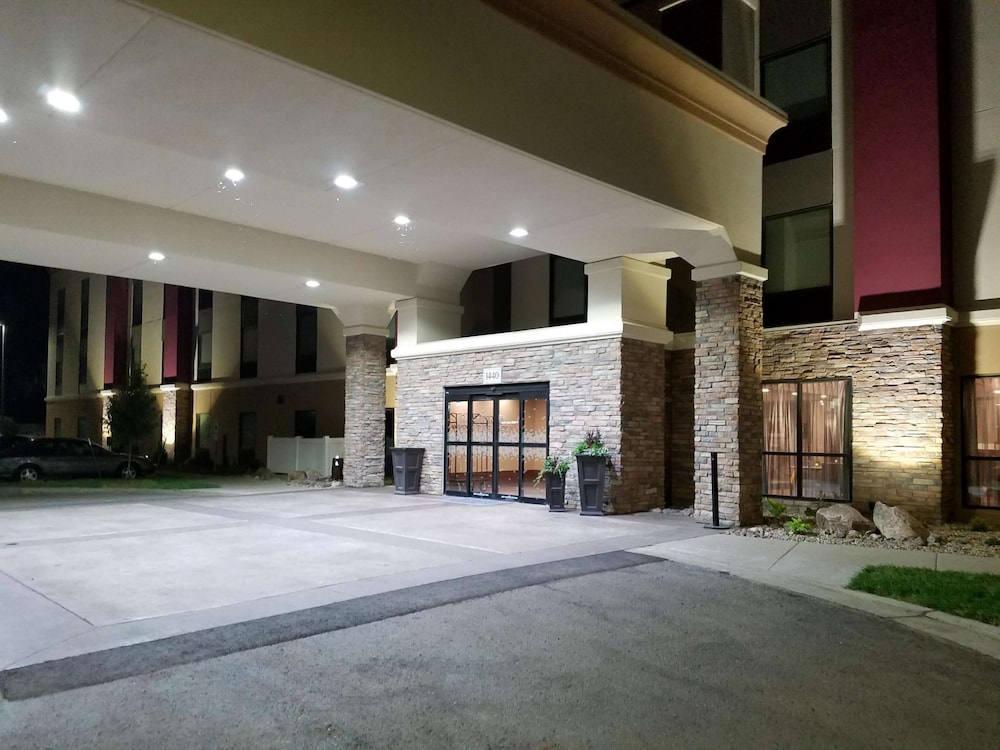 Hampton Inn Bismarck - photo 43