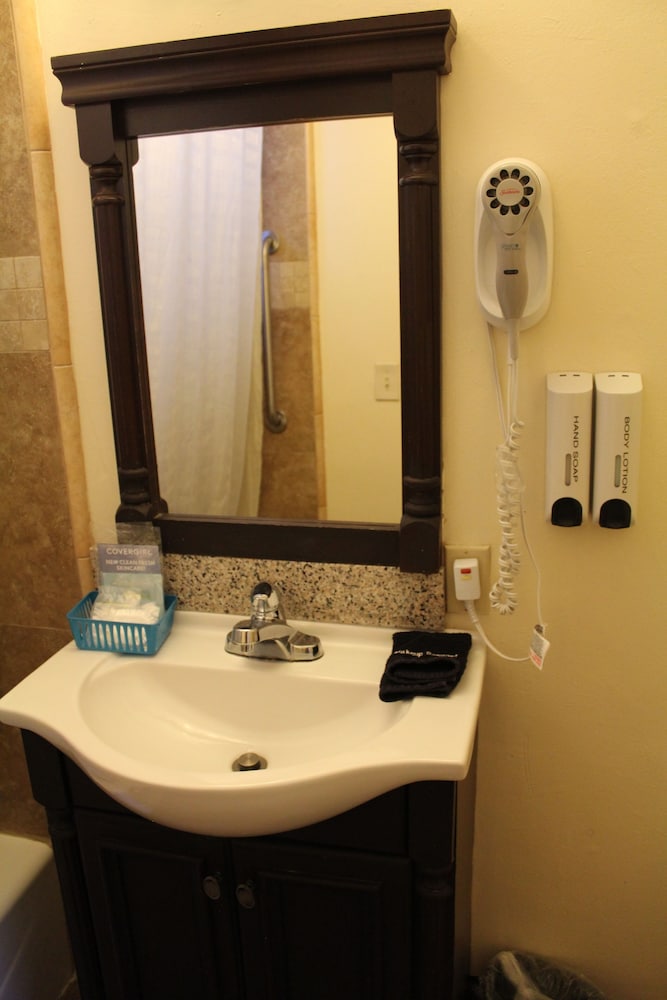 Riverside Inn & Suites Santa Cruz - photo 56