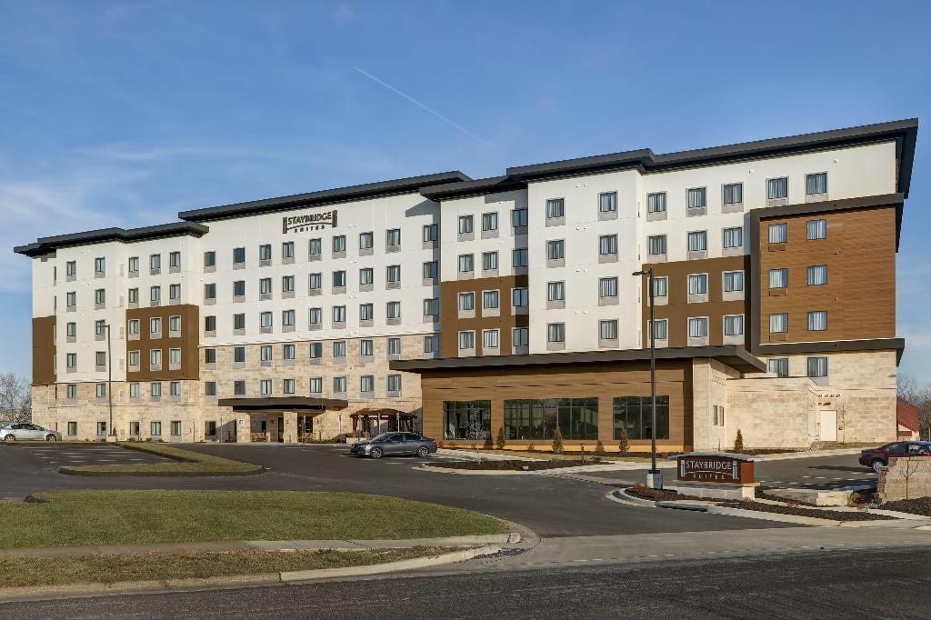 Clarion Hotel Overland Park - photo 36