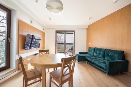 Solec Cristal Home Apartment by BookingHost — 4-Star Luxury Hotel in Warsaw, Poland