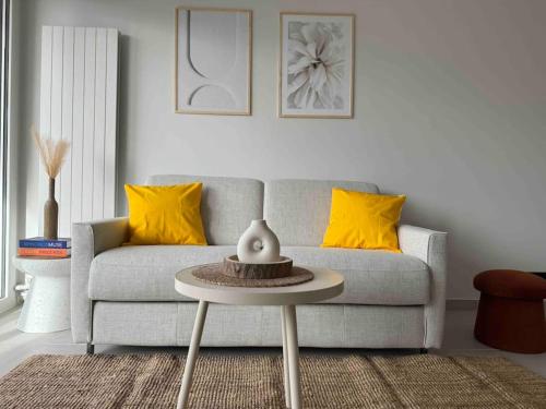 Superb Loft Terrace Suresnes Minimum 30 Nights — Suresnes