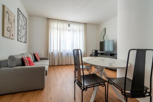 Italianflat Elegant flat with balcony M4 Tricolore 7 pax — 4-Star Luxury Hotel in Milan, Italy