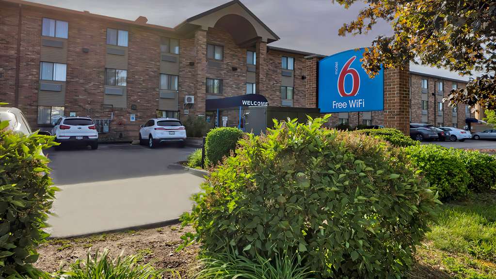 Motel 6 Milwaukee WI Glendale - featured photo