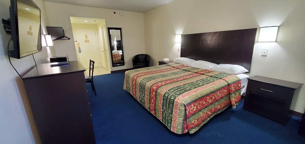 Plano Inn & Suites - photo 14