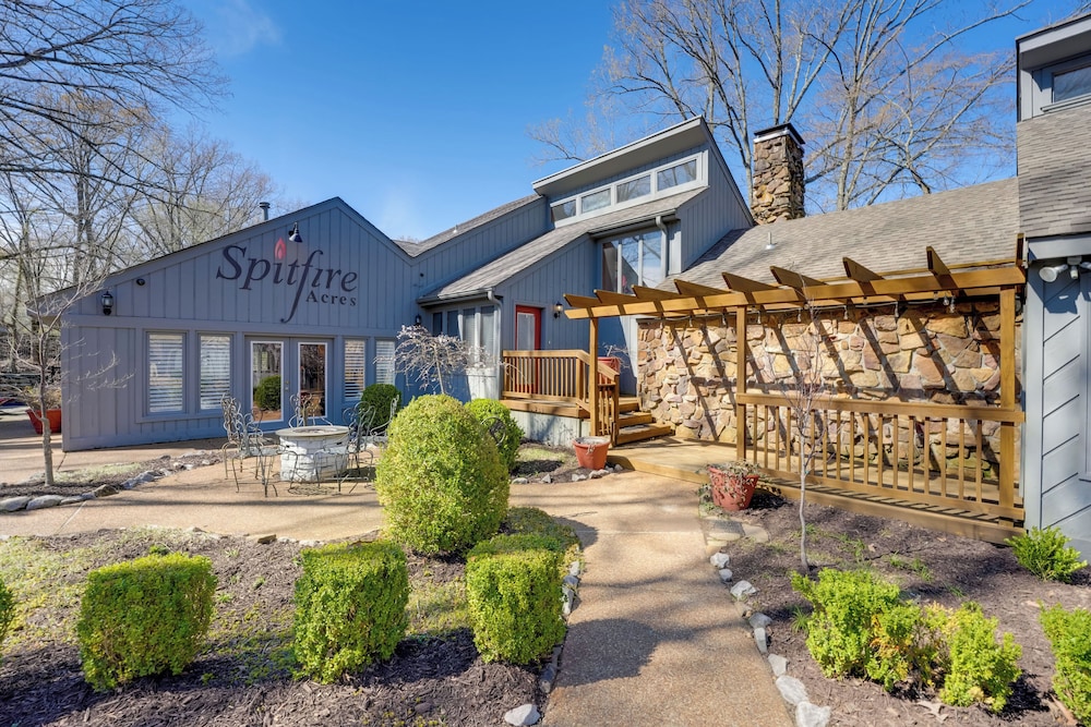 15 Mi to University of Memphis Getaway with Games — hotel in Southaven