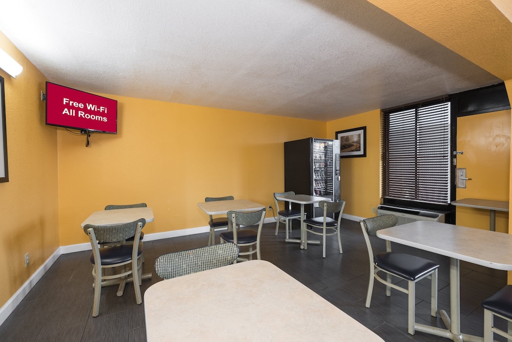 Red Roof Inn Mobile Midtown - photo 17