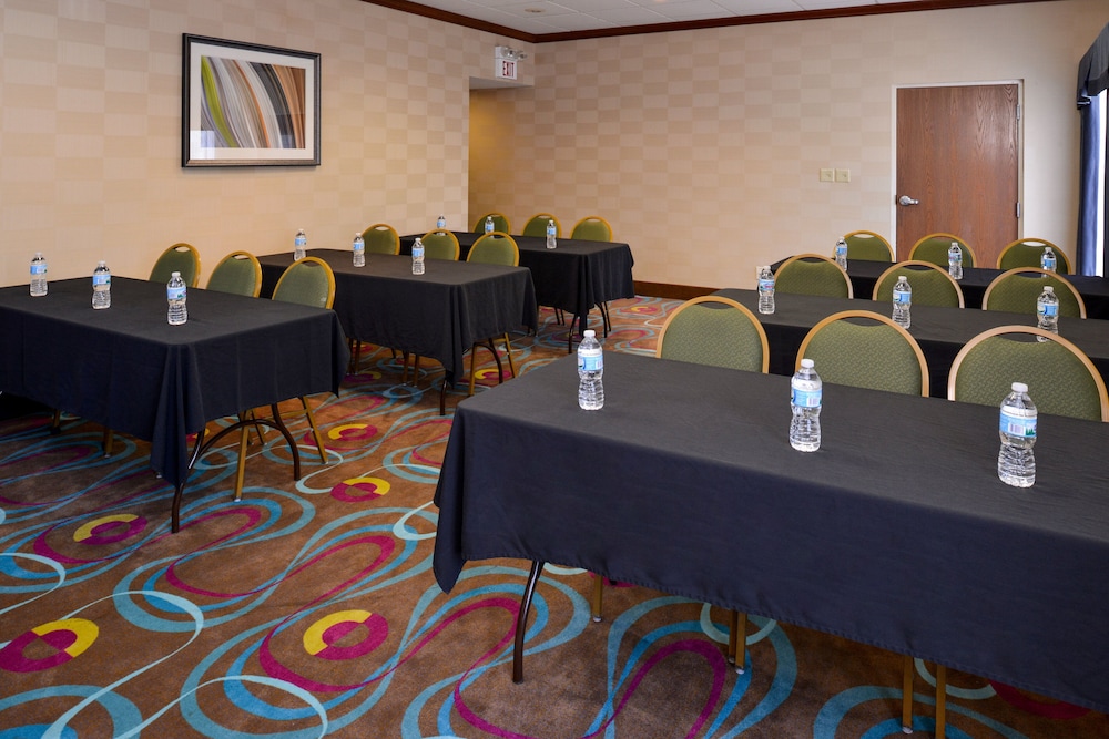 Holiday Inn Express & Suites Dayton Huber Heights by IHG - photo 42