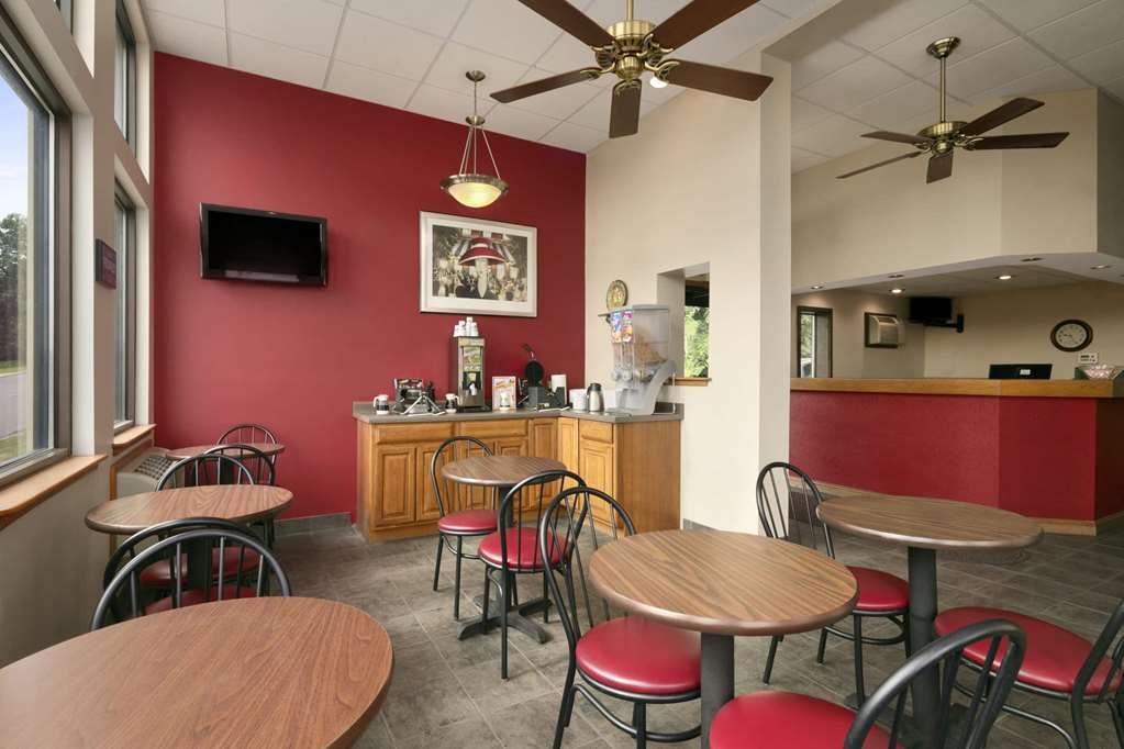 Super 8 by Wyndham Winona MN - photo 38