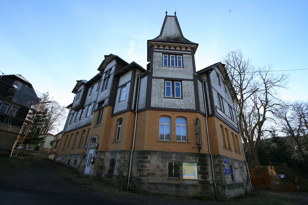 Hotel Schwarzaquelle — hotel in Neuhaus Am Rennweg