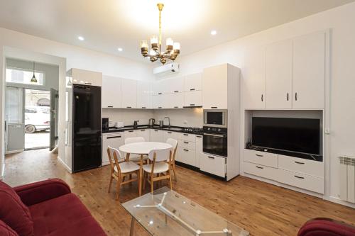 Charming 2BR Apartment in OldTbilisi