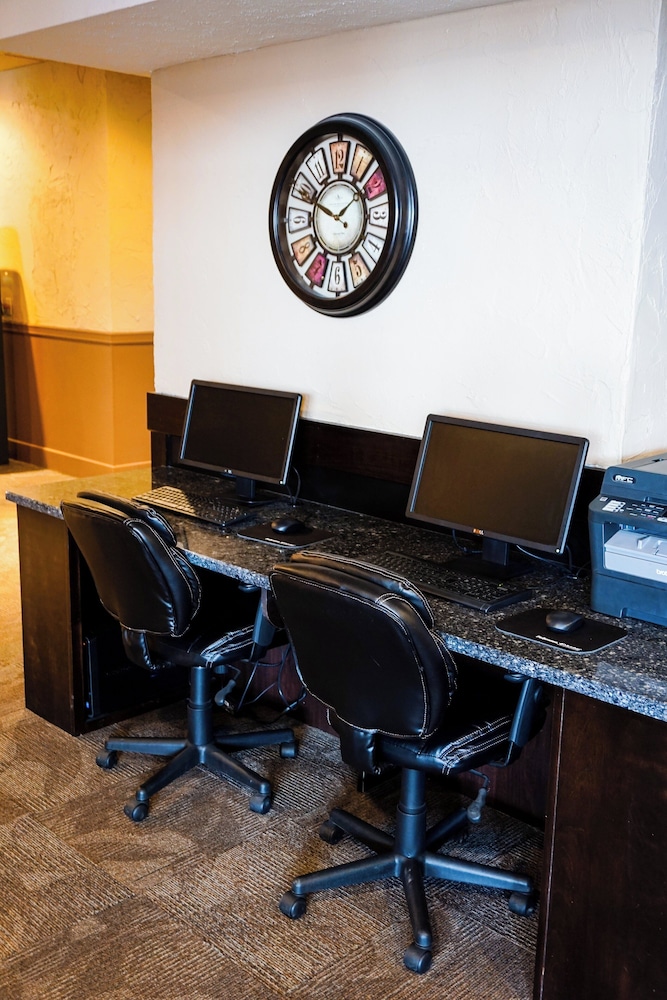 Boarders Inn & Suites by Cobblestone Hotels Grand Island - photo 52