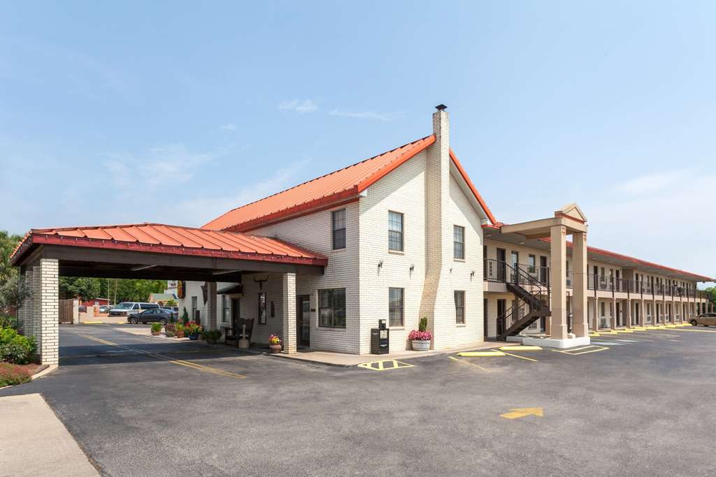 Super 8 by Wyndham Fredericksburg - photo 2