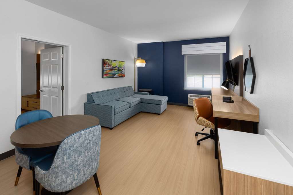 La Quinta Inn & Suites by Wyndham San Antonio Northwest - photo 25