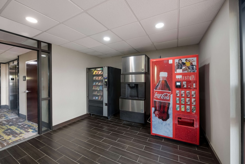 Hampton Inn Marshall - photo 30