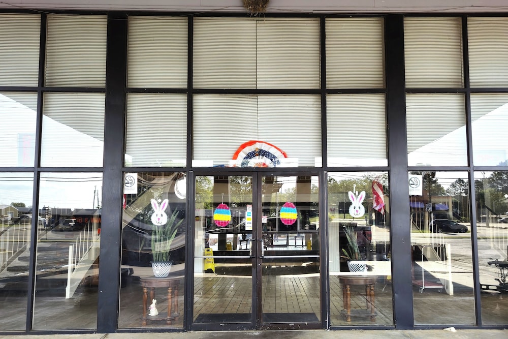 River Valley Inn & Suites - photo 10