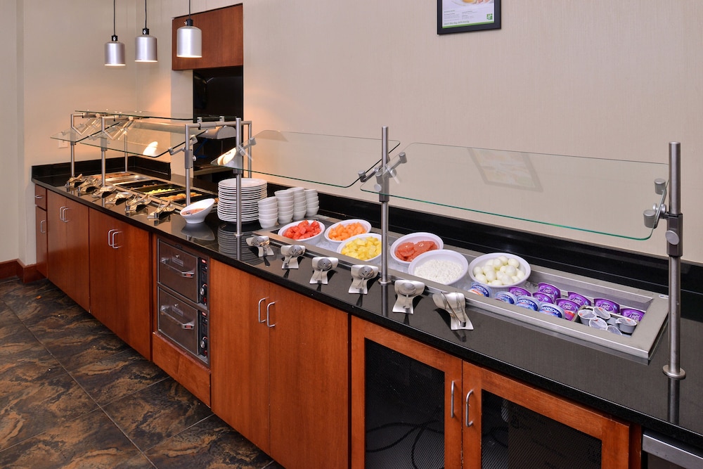 Holiday Inn Madison at The American Center by IHG - photo 42