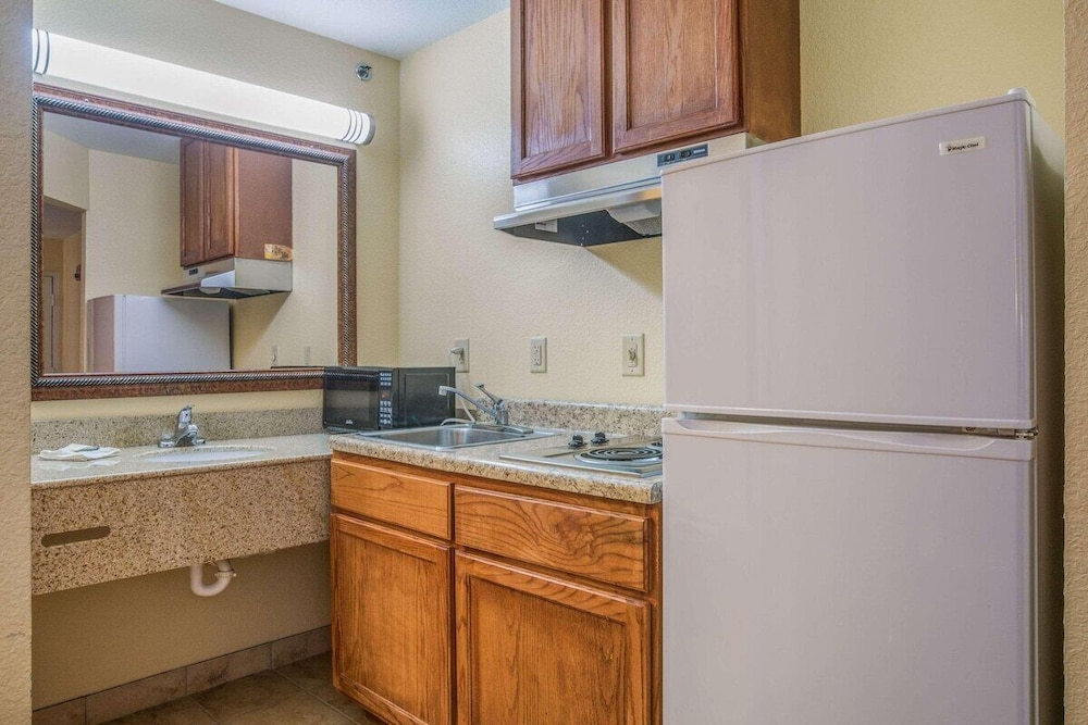 Rodeway Inn and Suites Macon - photo 15