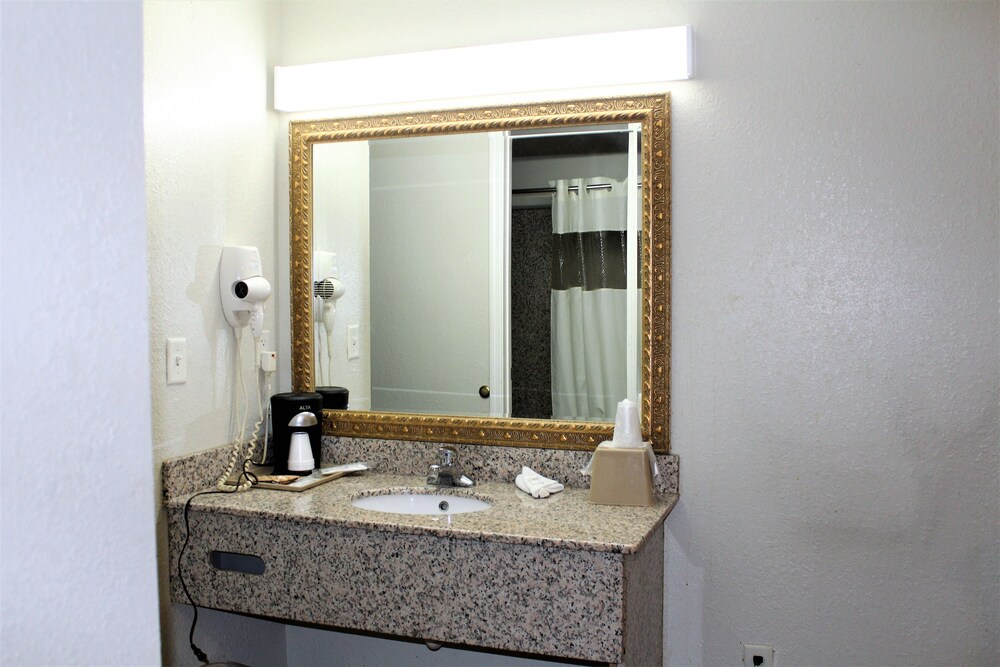 Airport Inn Chattanooga - photo 47